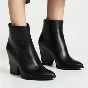 EUC Stuart Weitzman Black Leather Ankle Booties